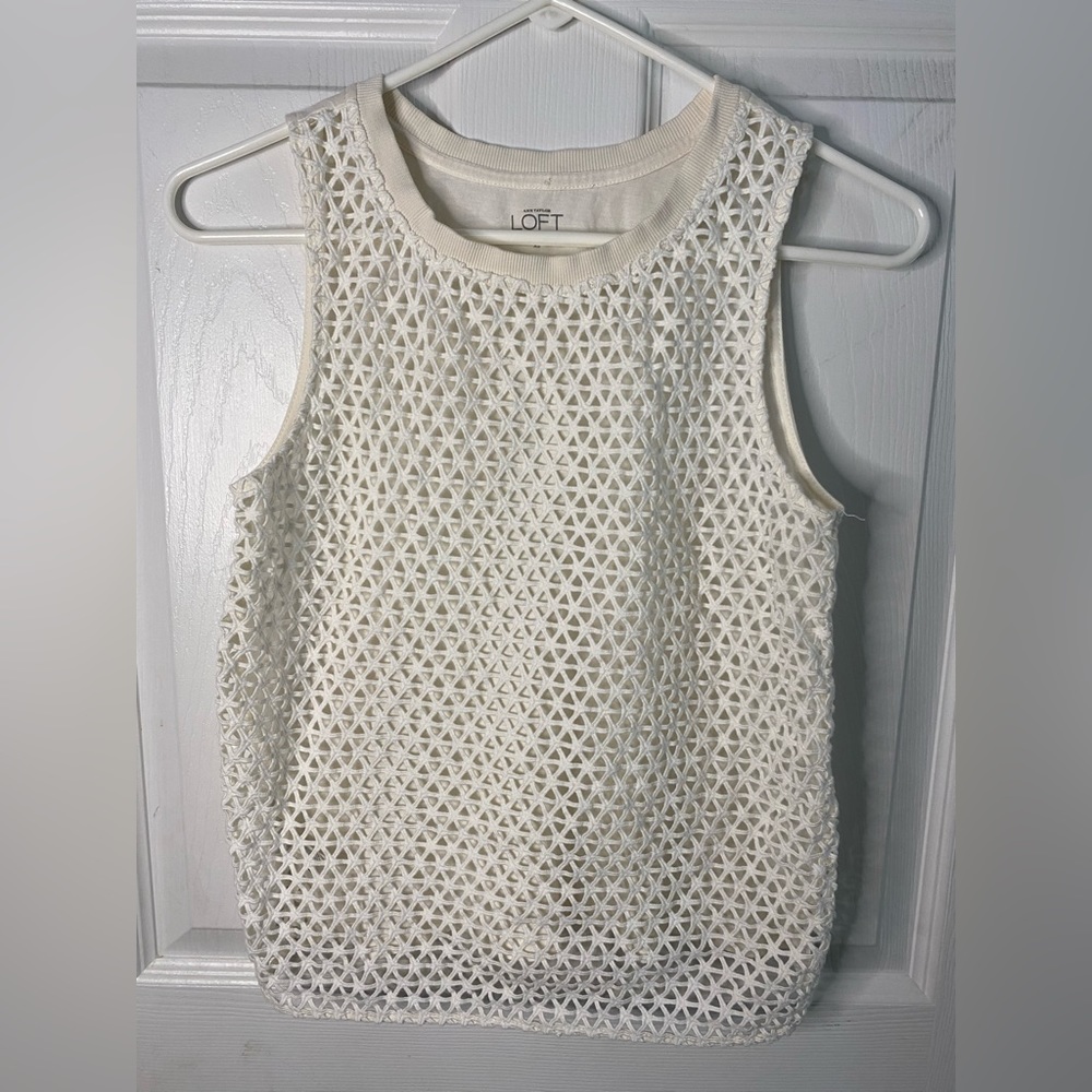 Adorable LOFT top!
